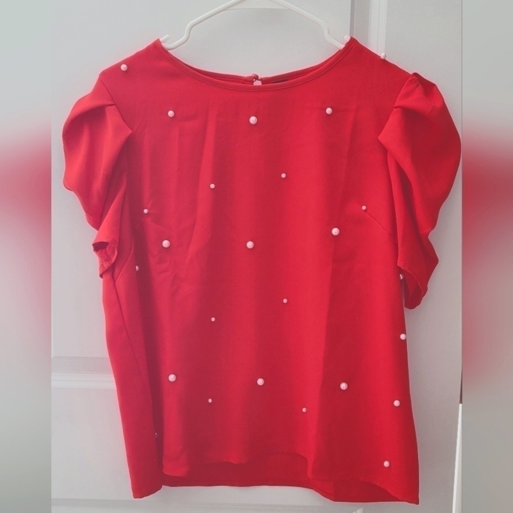 𝅺Size: L (8/10) | Pearl beaded shirt with puffy arms